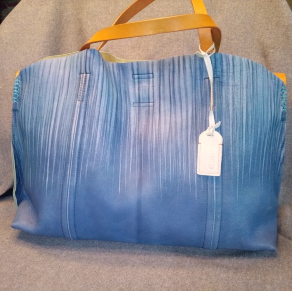 Old Trend Forest Island Tote Blue Drift Leather